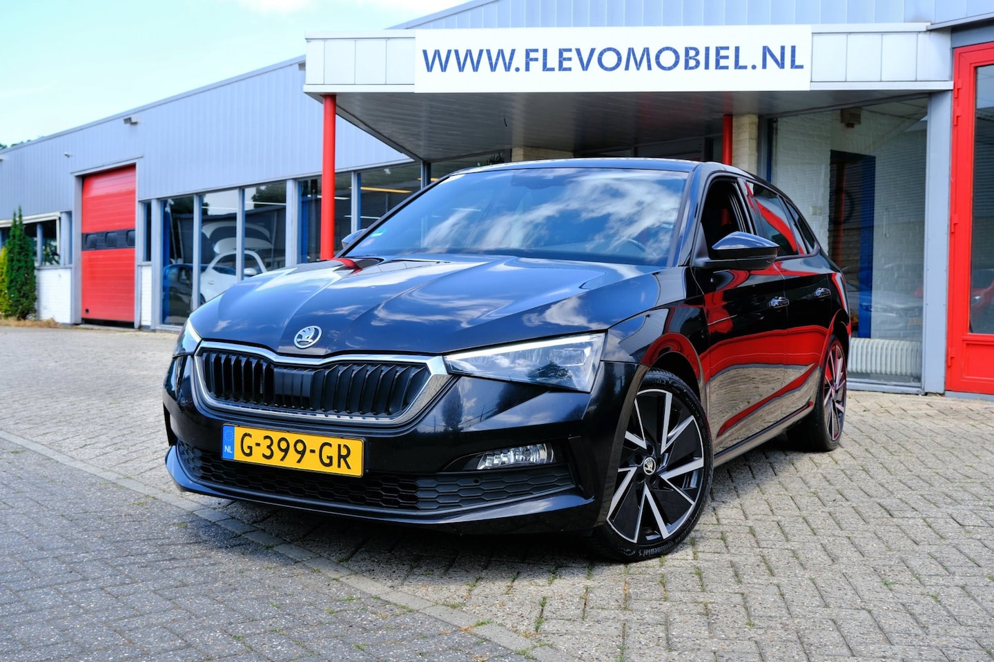 Skoda Scala - 1.0 TSI Sport Business Aut. Pano|CarPlay|Clima|LMV|Sportstoelen - AutoWereld.nl