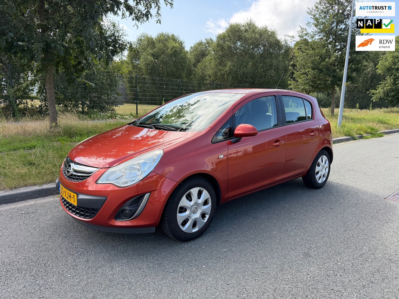 Opel Corsa - 1.2-16V Anniversary Edition met maar 80681 dkm op teller - AutoWereld.nl