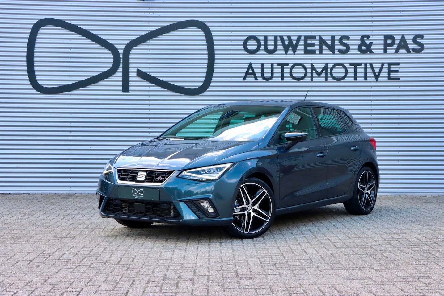SEAT Ibiza - 1.0 TSI FR Business Intense Plus | DIGITAAL DASH | CAMERA | CARPLAY | NAVIGATIE - AutoWereld.nl