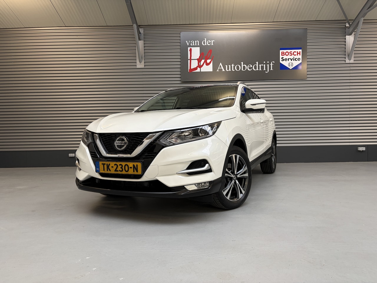 Nissan Qashqai - 1.2 N PANORAMA/360 CAM/TREKHAAK/18 INCH/ENZ - AutoWereld.nl
