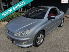 Peugeot 206 CC - 1.6-16V ROLAND GARROS ECC/LED/STOELVERW/LMV APK+NAP