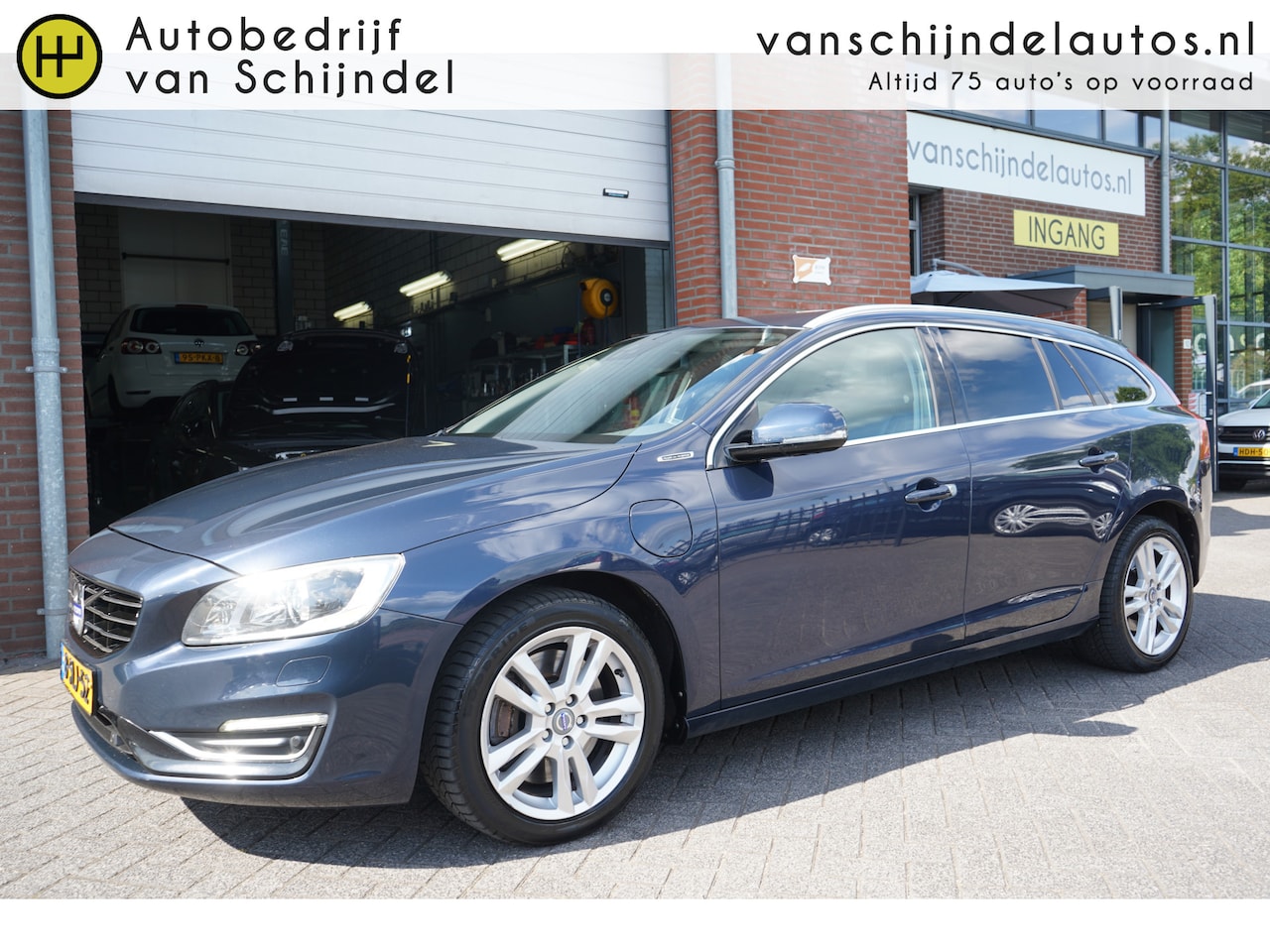 Volvo V60 - 2.4 D6 AWD PLUG-IN HYRBID SUMMUM SCHUIF/KANTELDAK CAMERA LEDER STOELVERWARMING TREKHAAK BI - AutoWereld.nl