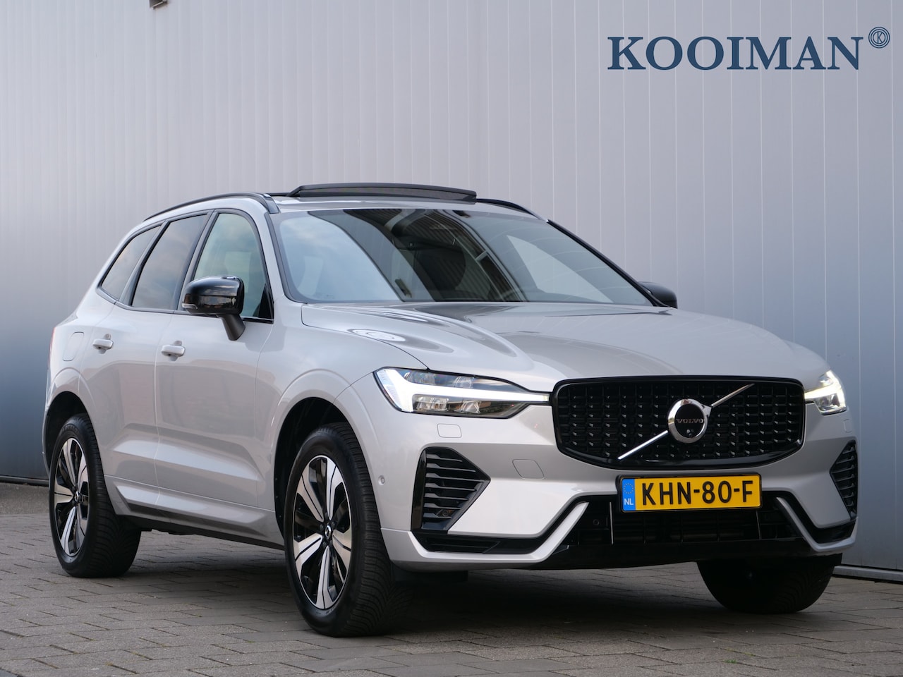 Volvo XC60 - 2.0 T6 350 Pk Plug-in hybrid AWD Plus Dark Pano-dak / Adaptive Cruise / 360 Camera / Winte - AutoWereld.nl