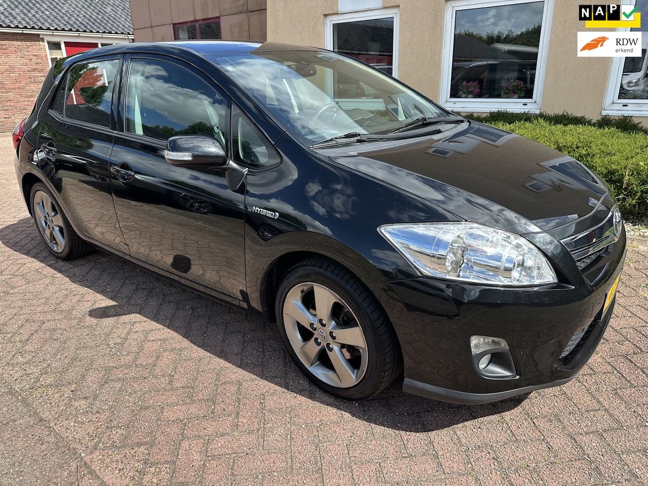 Toyota Auris - 1.8 Full Hybrid Executive NAVI/CAMERA/APK NAP - AutoWereld.nl