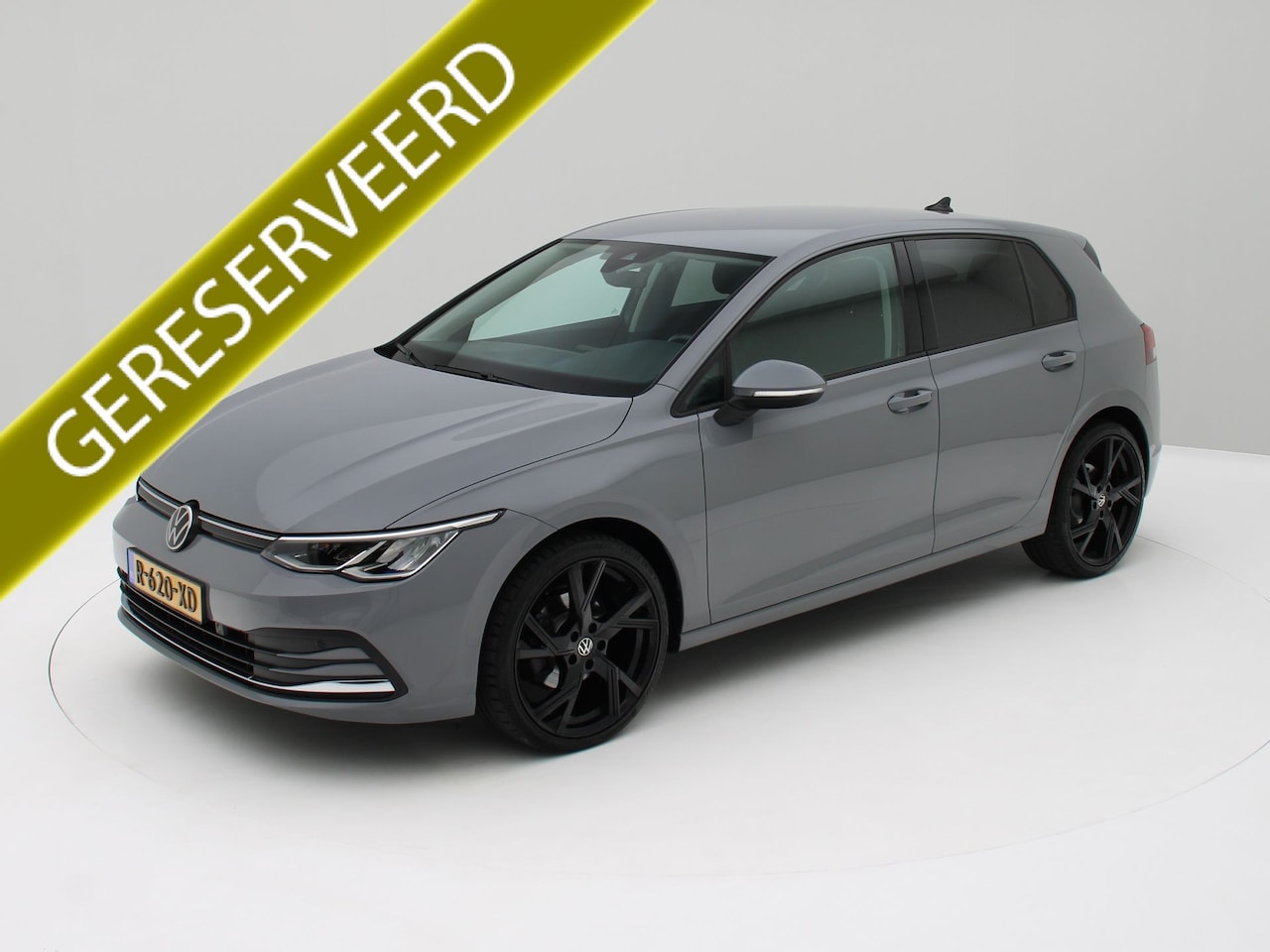 Volkswagen Golf - 1.5 eTSI Business+ 130pk / Aut. / Virtual Cockp. / 19 inch / Trekh. - AutoWereld.nl