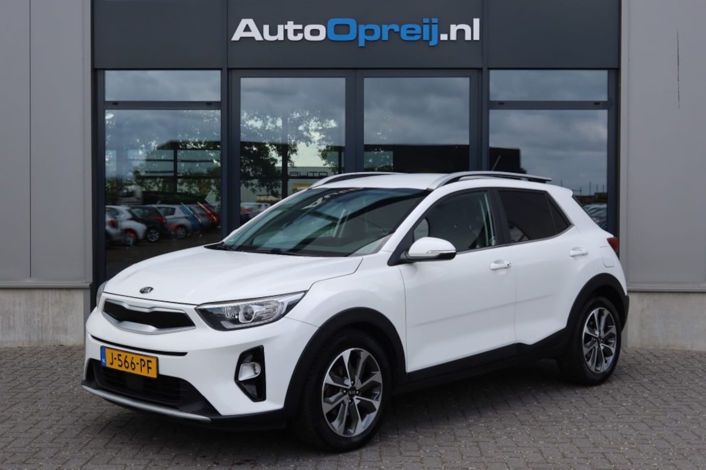Kia Stonic - 1.0 T-GDi ExecutiveLine NAVI, Carplay, Camera, Leder bekl, Stoelverwarming - AutoWereld.nl