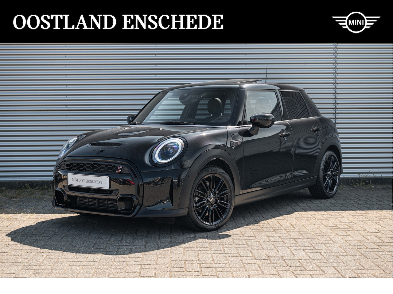 MINI Cooper S - Hatchback Classic Automaat / Panoramadak / Sportstoelen / Comfort Access / Achteruitrijcam - AutoWereld.nl