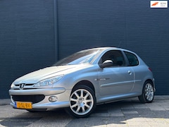 Peugeot 206 - 1.6-16V Quiksilver | Airco | Nieuwe APK