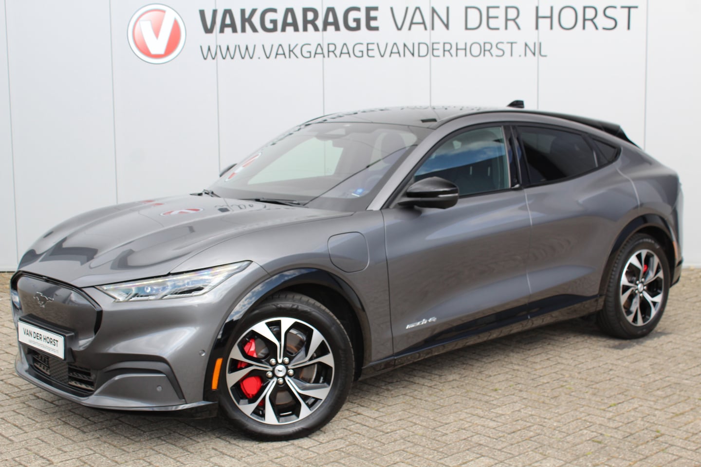 Ford Mustang Mach-E - Premium AWD 75kWh/269pk vierwielaandrijving ! Fabrieksgarantie t/m 29-06-2029 ! Panoramada - AutoWereld.nl