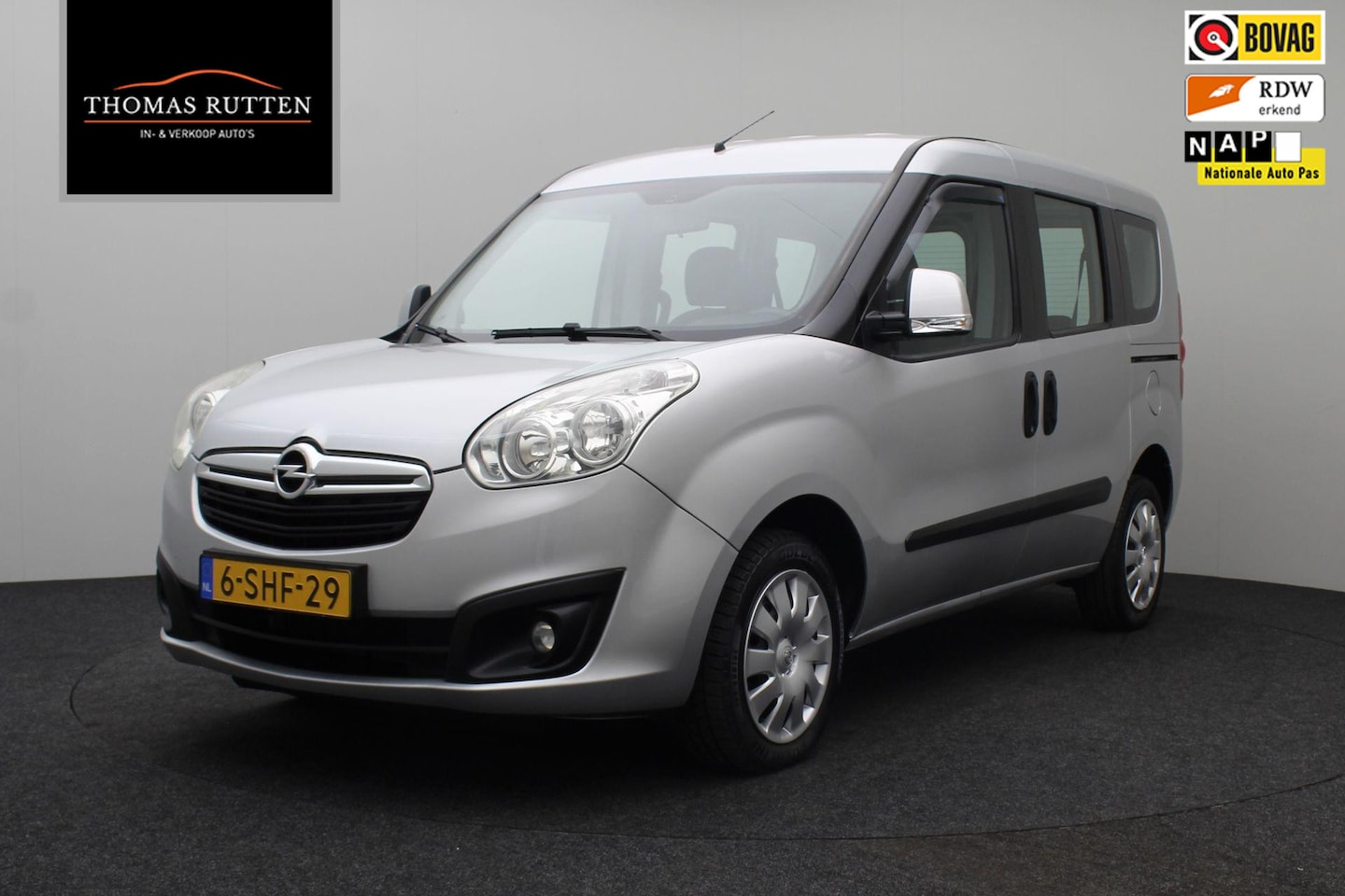 Opel Combo Tour - 1.4 L1H2 ecoFLEX Cosmo 2013 NAP | Airco | Cruise control | Trekhaak | Electrische ramen + - AutoWereld.nl