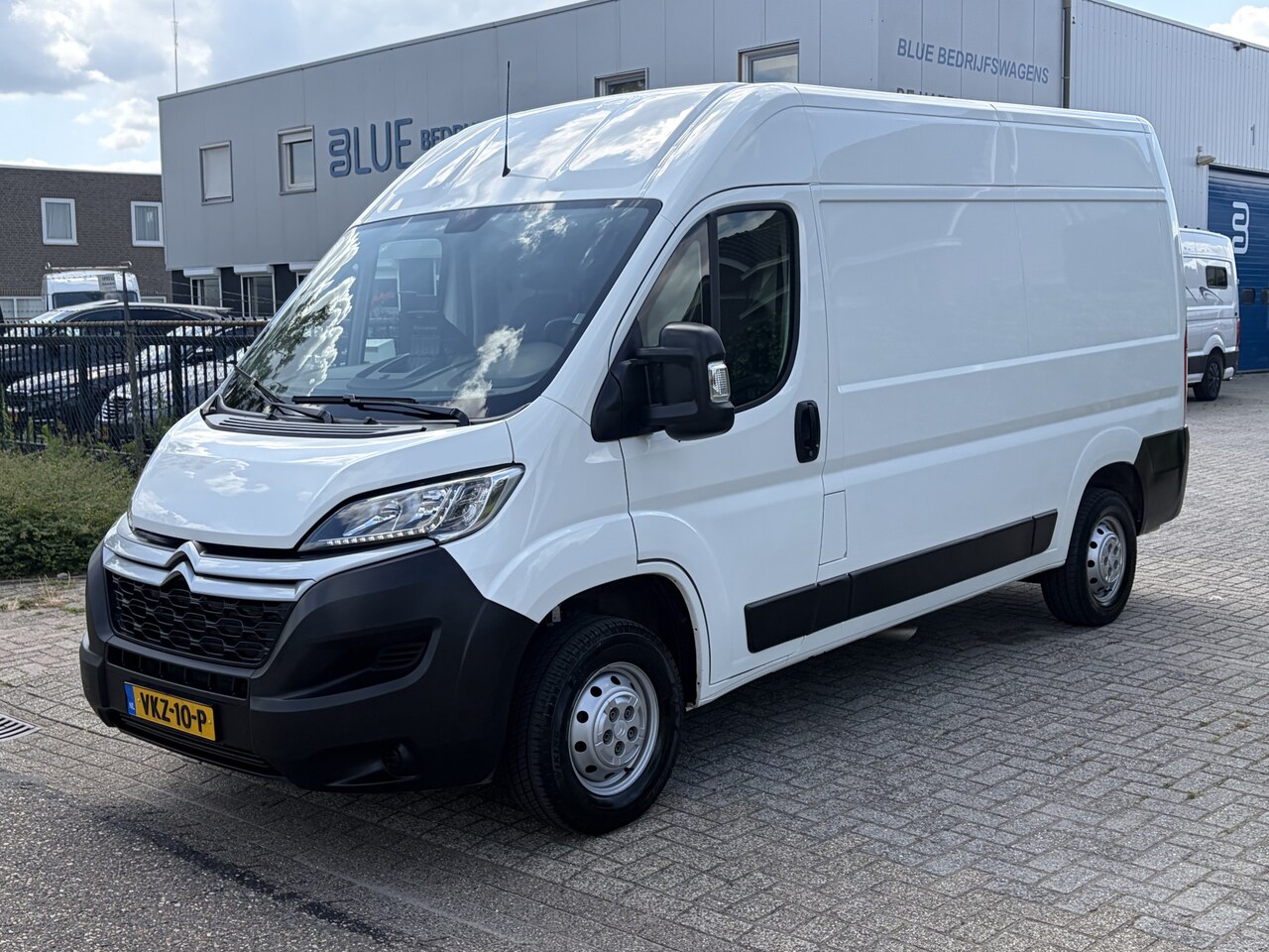 Citroën Jumper - 30 2.2 BlueHDi 165PK L2H2 Club ✓ 3-zits✓ airco - AutoWereld.nl