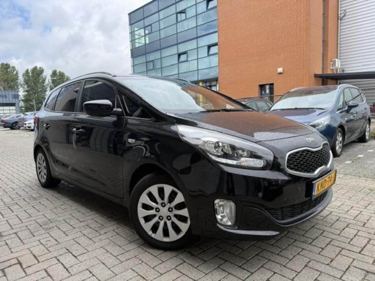 Kia Carens - 1.6 Benzine | 7 zit | Lage km's | Kia historiek - AutoWereld.nl