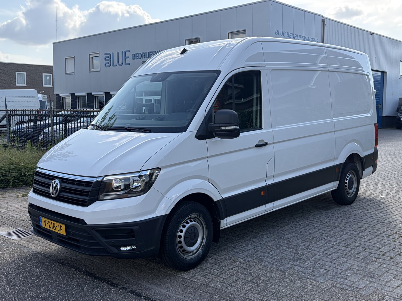 Volkswagen Crafter - 35 2.0 TDI 130KW Euro6 8-traps Automaat L3H3 Comfortline ✓ Trekhaak 3000KG ✓ Dealer onderh - AutoWereld.nl