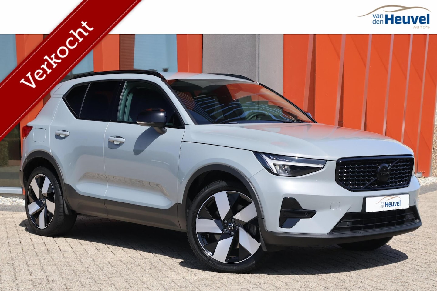 Volvo XC40 - T4 Recharge Ultimate Dark | Stoelverwarming | Trekhaak | Leder | Panoramadak | H/K | Gloss - AutoWereld.nl