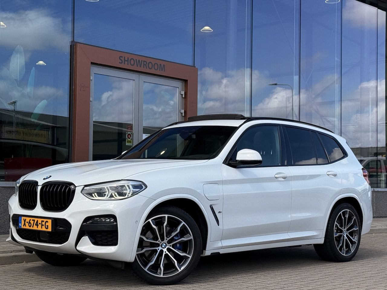 BMW X3 - xDrive30e M-Sport High Executive | Pano | Achteruitrijcamera | Elek. Trekhaak | HUD | ACC - AutoWereld.nl