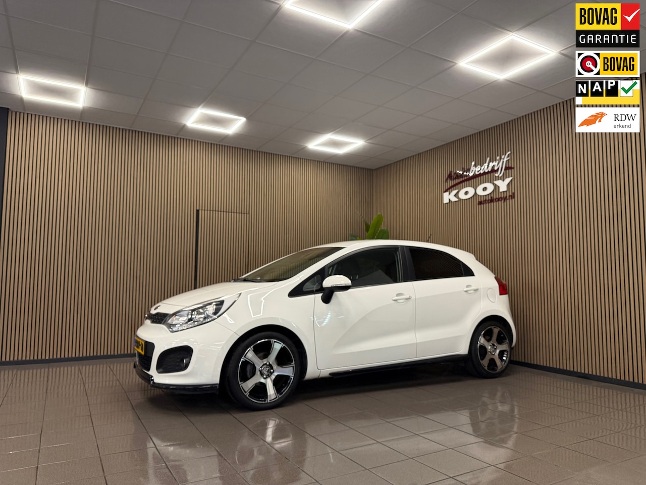 Kia Rio - 1.2 CVVT World Cup Edition Plus * 66.887 km + NAP / Leder / Cruise control / LM Velgen / N - AutoWereld.nl