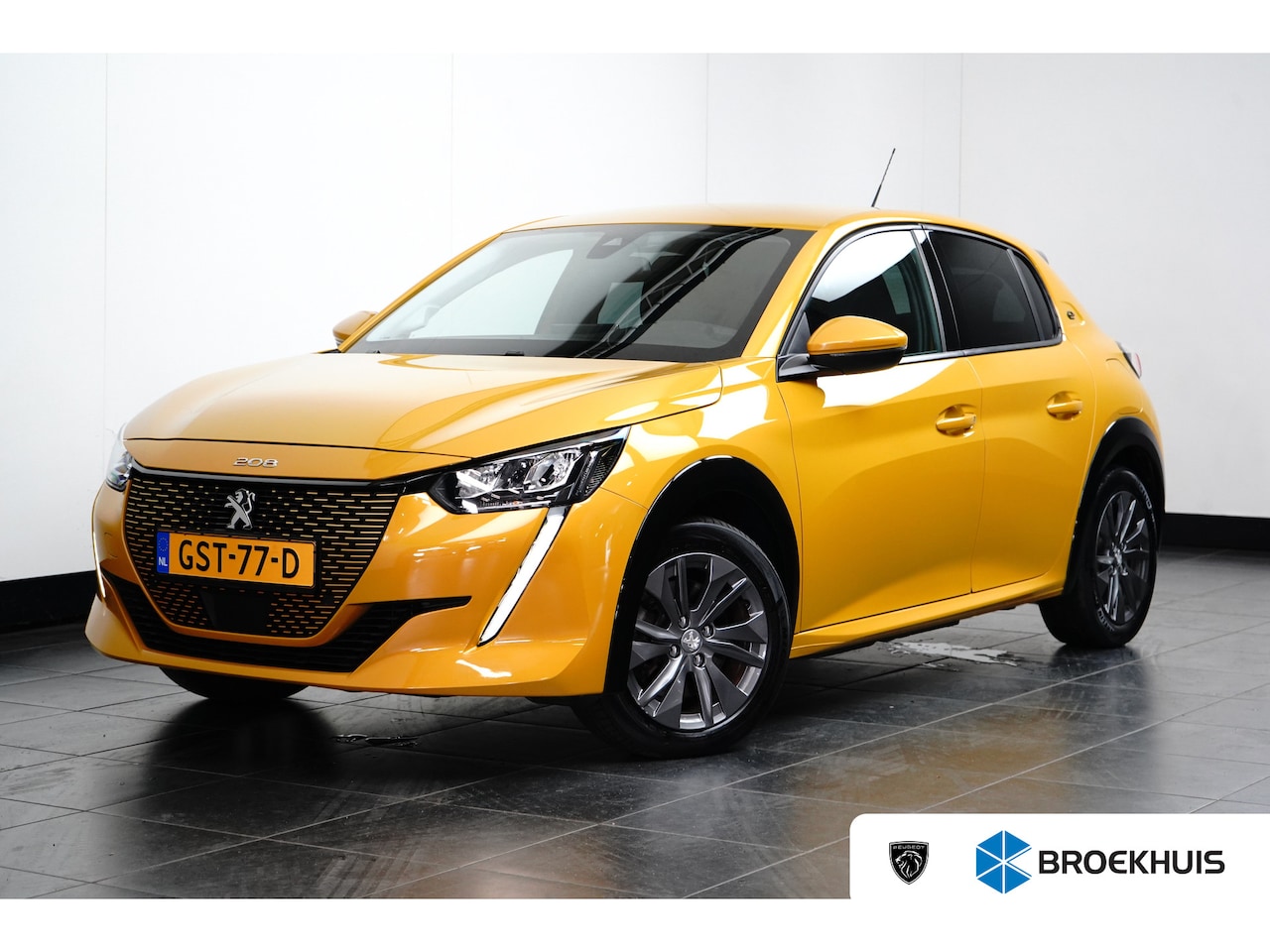 Peugeot e-208 - EV Allure 50 kWh Full LED | Stoelverwarming | Parkeersensoren | Full map navigatie | Carpl - AutoWereld.nl