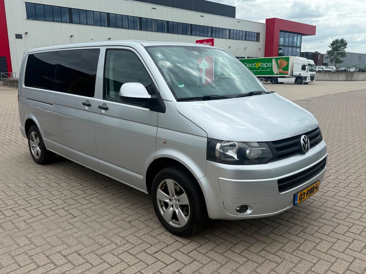 Volkswagen Transporter Kombi - 2.0 TDI L2H1 Comfortline CLIMA 9 PERSOONS GRIJS 2011 - AutoWereld.nl