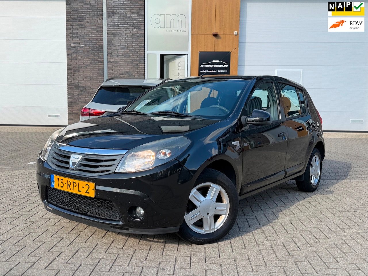 Dacia Sandero - 1.2 Blackline | Nwe apk | Airco | - AutoWereld.nl