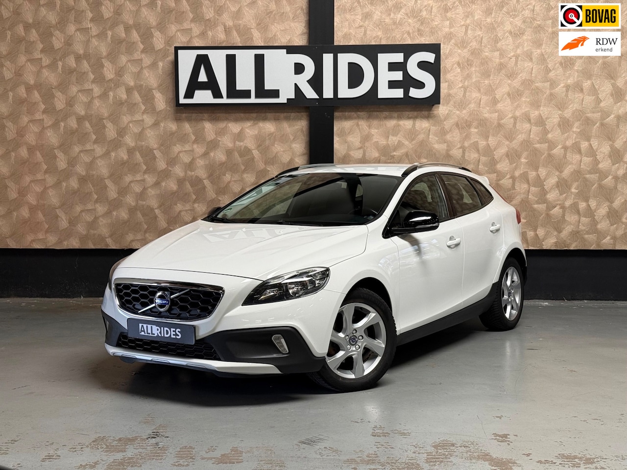 Volvo V40 Cross Country - 1.6 T4 Momentum | Airco | Cruise | - AutoWereld.nl