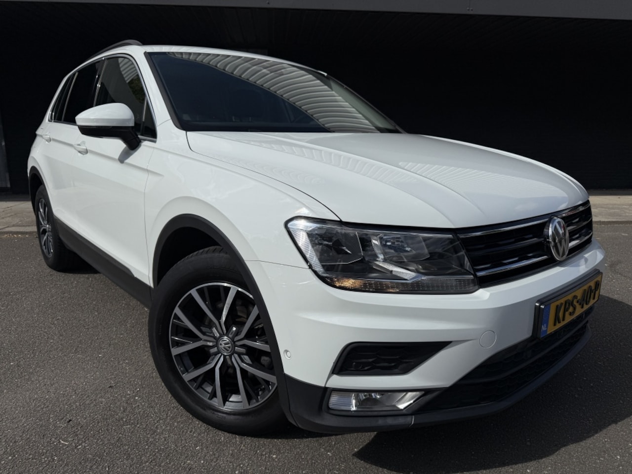 Volkswagen Tiguan - 1.4 TSI ACT Connected series - Luxe uitvoering - Leer - Pano - - AutoWereld.nl