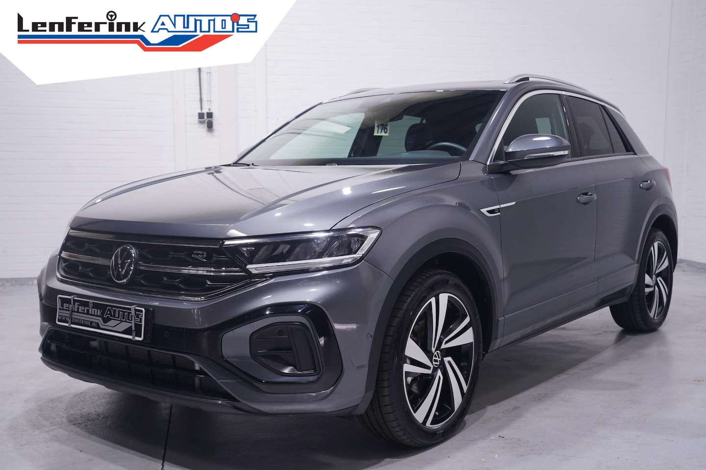 Volkswagen T-Roc - 1.5 TSI R-Line Apple Carplay Panodak Achteruitrijcamera Digital Display - AutoWereld.nl
