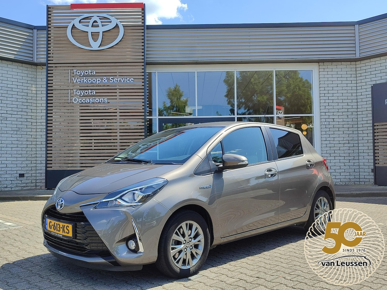 Toyota Yaris - 1.5 HYBRID DYNAMIC KEYLESS NAVI BLUETOOTH CRUISE CLIMA CAMERA 15'' LM-VELGEN LED PRIVACY G - AutoWereld.nl
