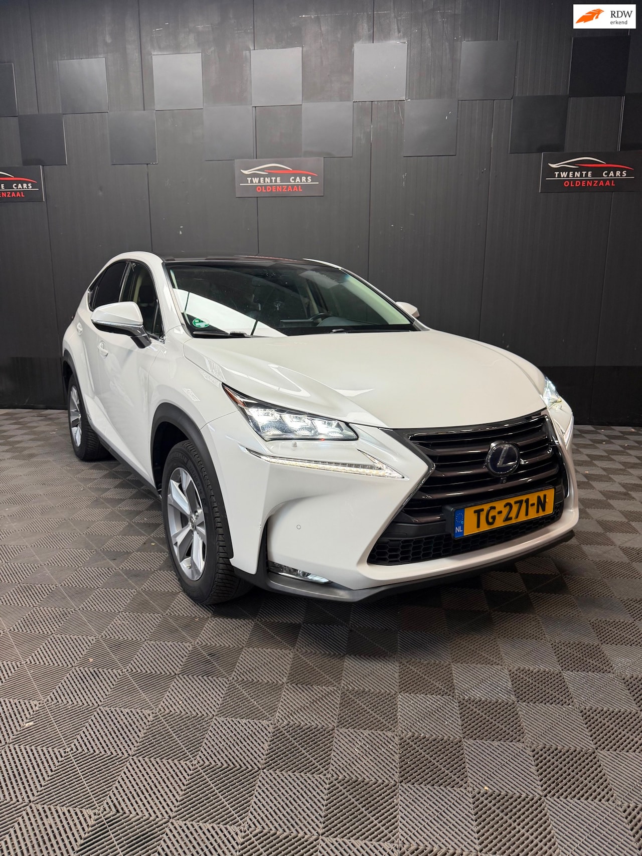 Lexus NX - 300h AWD President Line | Pano | Memory | Led | - AutoWereld.nl