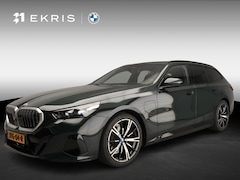 BMW 5-serie Touring - 530e | M-Sportpakket | Individual uitv. | LED | HUD | Active Cruise | Sportstoelen | Stoel