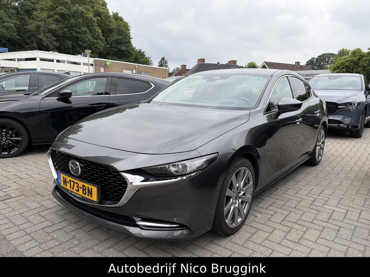 Mazda 3 - sedan e-SkyActiv-X 186 6MT Luxury met Sunroof *BTW* Dealeronderhouden* *All-in prijs* - AutoWereld.nl