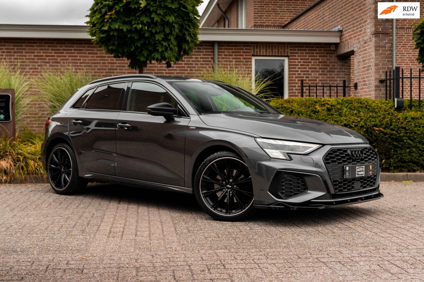 Audi A3 Sportback - 40 TFSI e S-Line B&O Leder Black Optic Camera ACC Matrix LED 19'' ABT - AutoWereld.nl