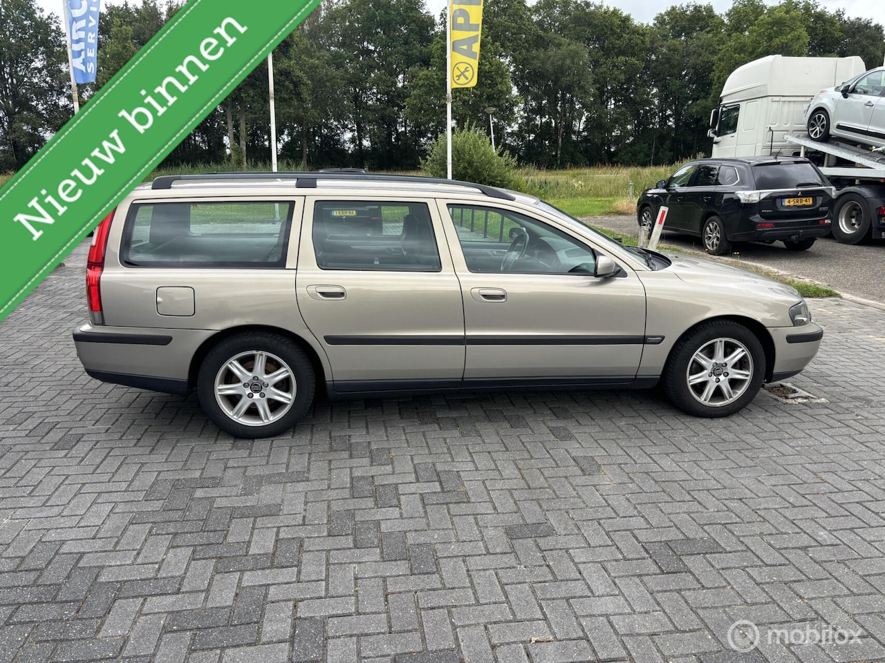 Volvo V70 - 2.4i Comfort Line NW apk - AutoWereld.nl