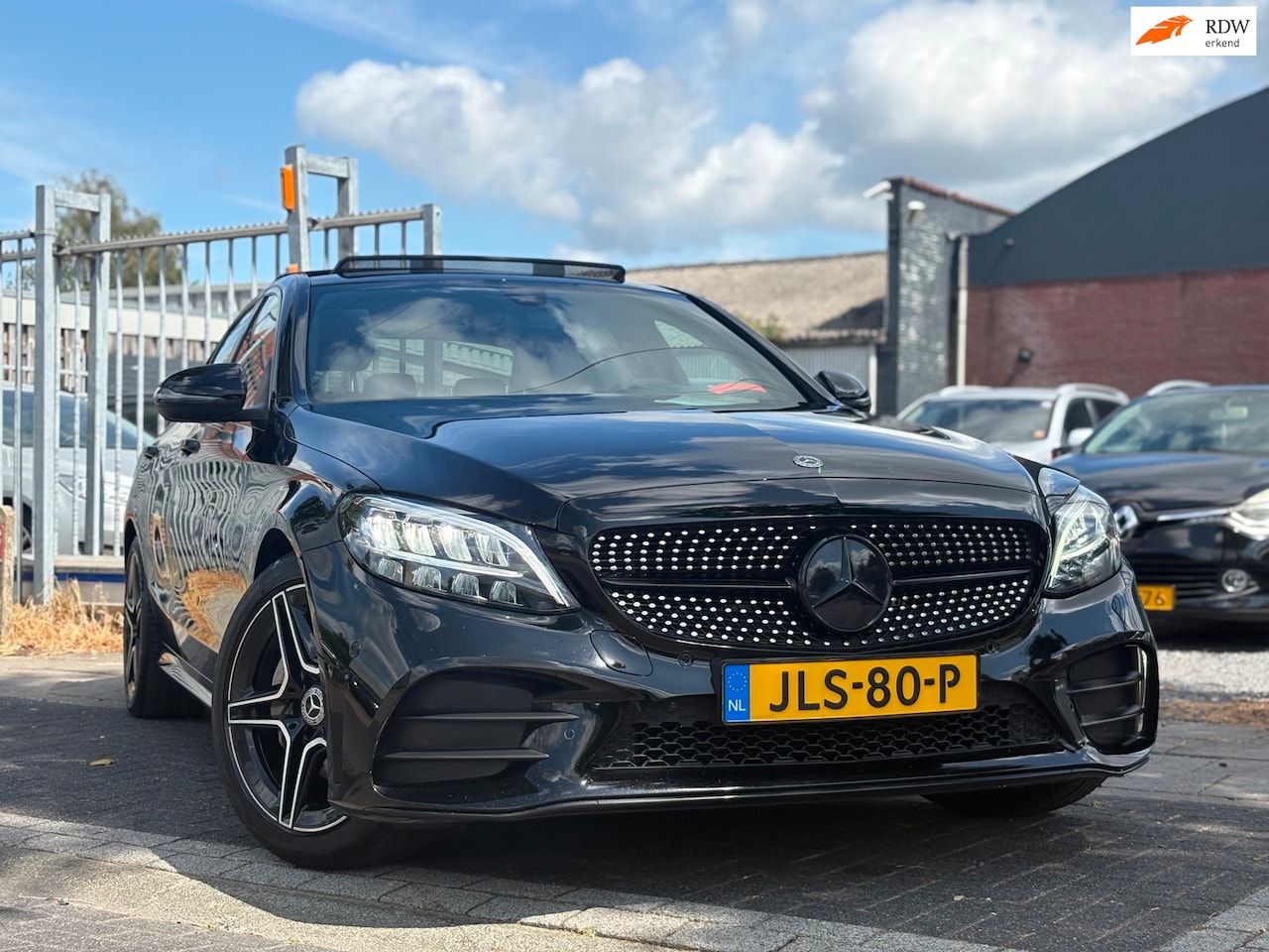 Mercedes-Benz C-klasse - 180 AMG Line | Night-Pakket | Panoramadak | Leder | LED | A.Camera | - AutoWereld.nl