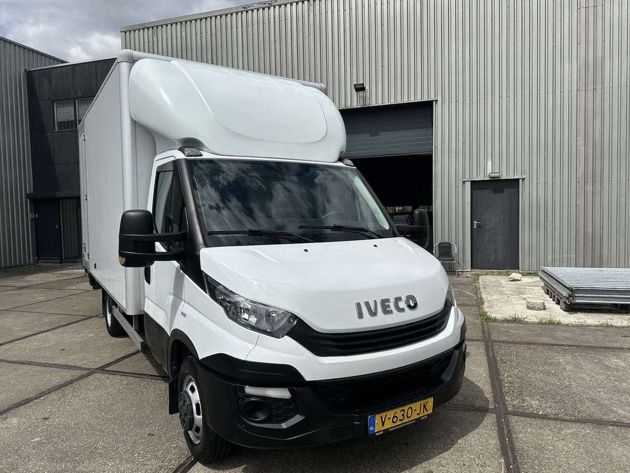 Iveco Daily - 35C14 2.3 375 35C14 2.3 375 - AutoWereld.nl