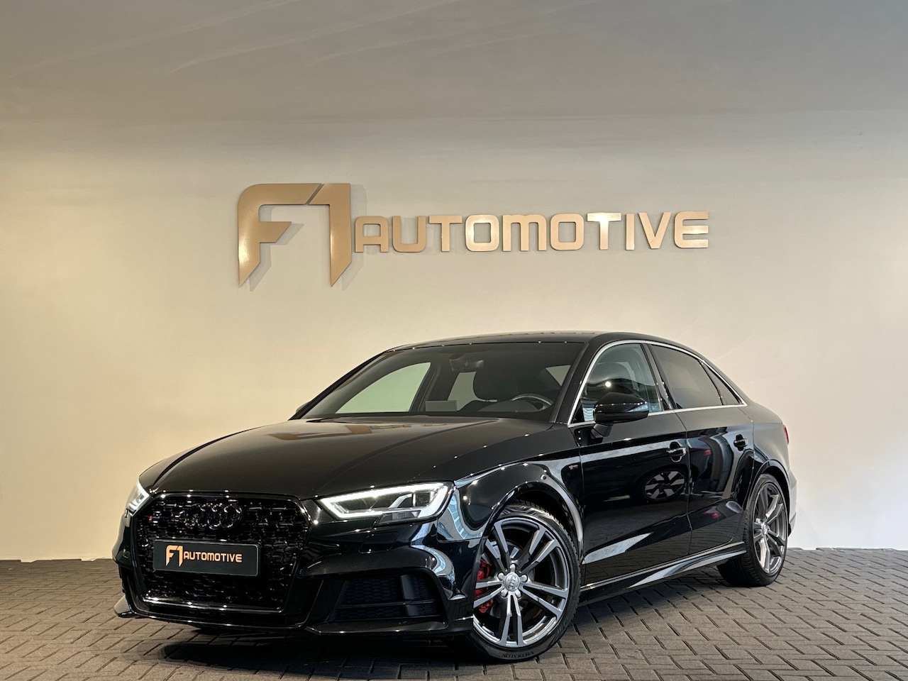 Audi A3 Limousine - 1.5 TFSI CoD Sport 2X S Line Origineel NL - AutoWereld.nl