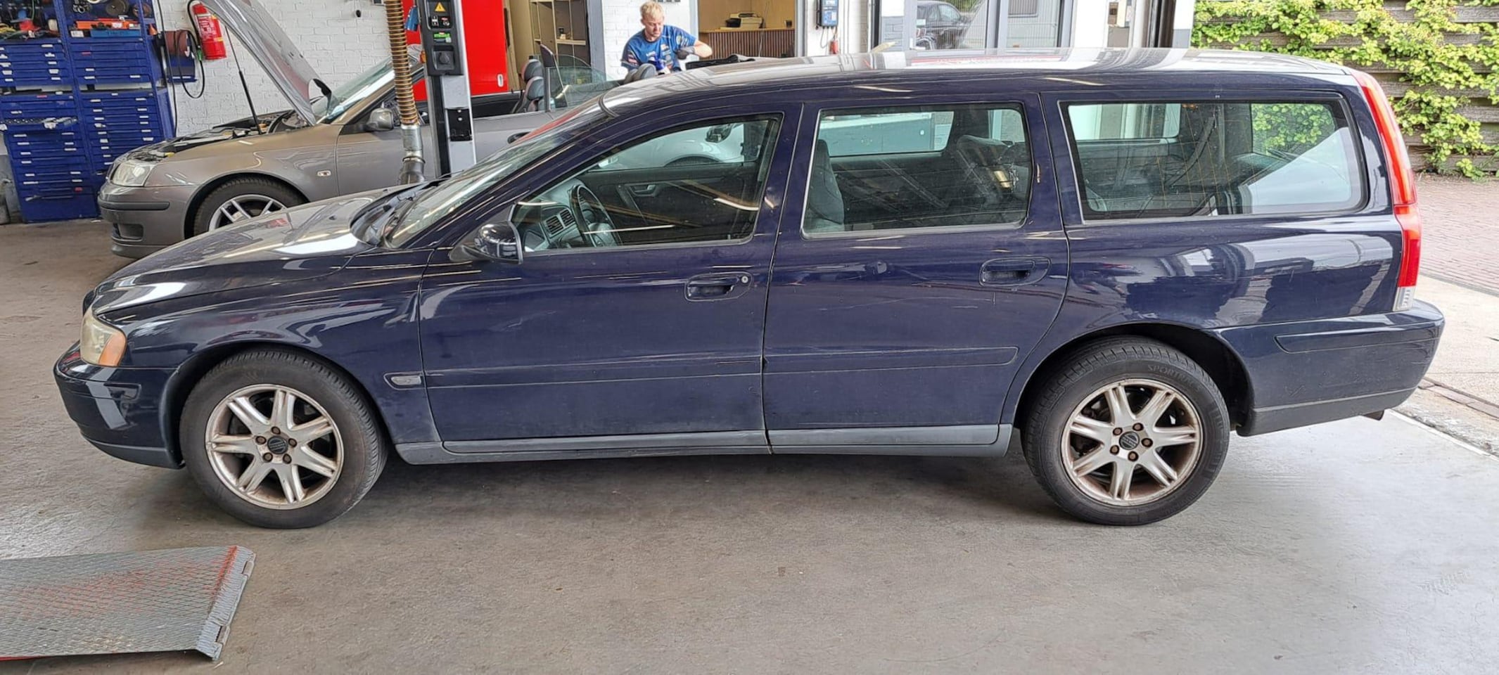 Volvo V70 - 2.4 CNG Summum Airco, trekhaak - AutoWereld.nl