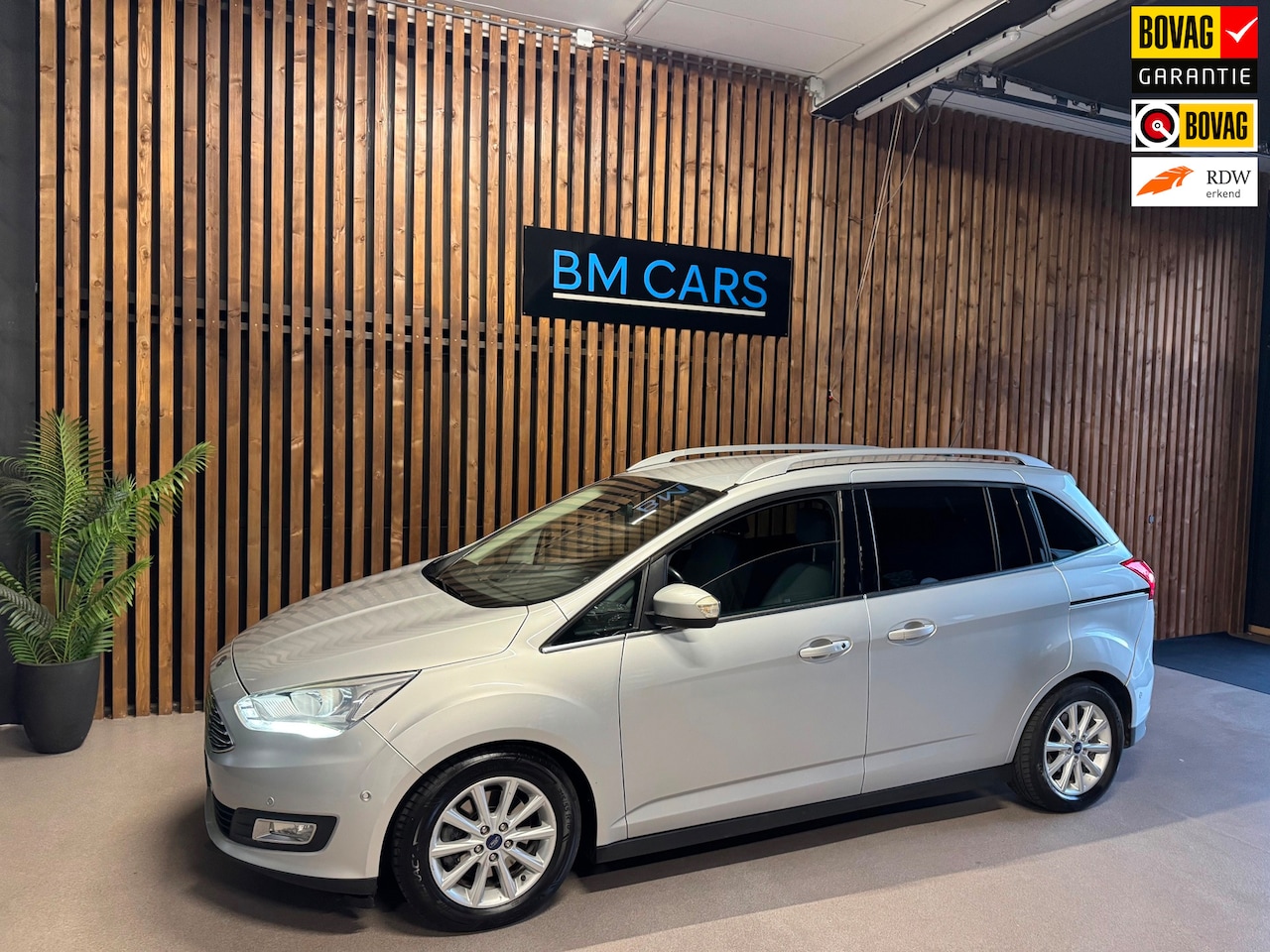 Ford Grand C-Max - 1.0 Titanium 7PERS, Led, Navigatie - AutoWereld.nl
