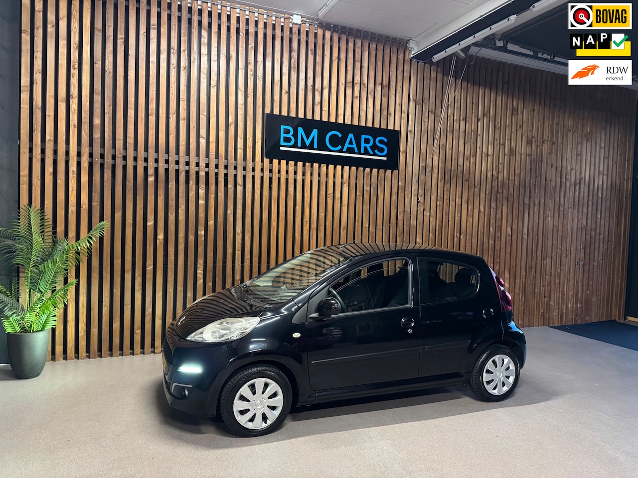 Peugeot 107 - 1.0 Active Airco,1e eig, Led, Toerenteller - AutoWereld.nl