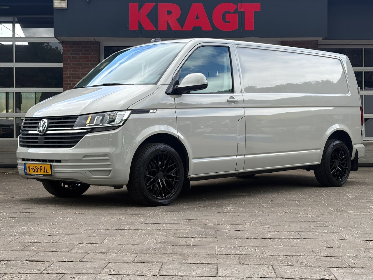 Volkswagen Transporter - 2.0 TDI L2H1 150PK!|DSG Automaat|cruise control|airco|achteruitrijcamera|apple carplay|dri - AutoWereld.nl