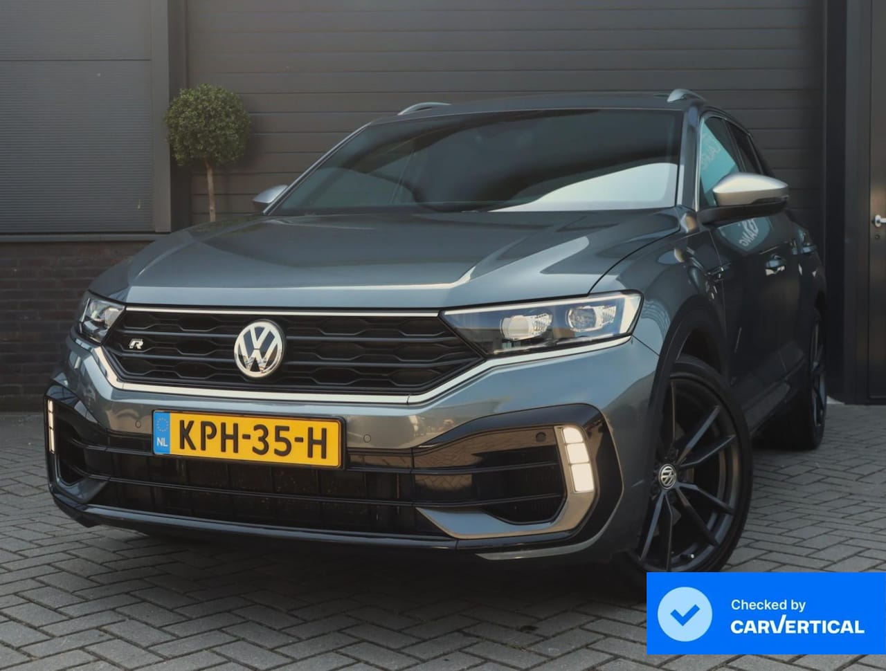Volkswagen T-Roc - 2.0 TSI 4Motion R | Pano | Beats | Dynamic Chassis Control - AutoWereld.nl