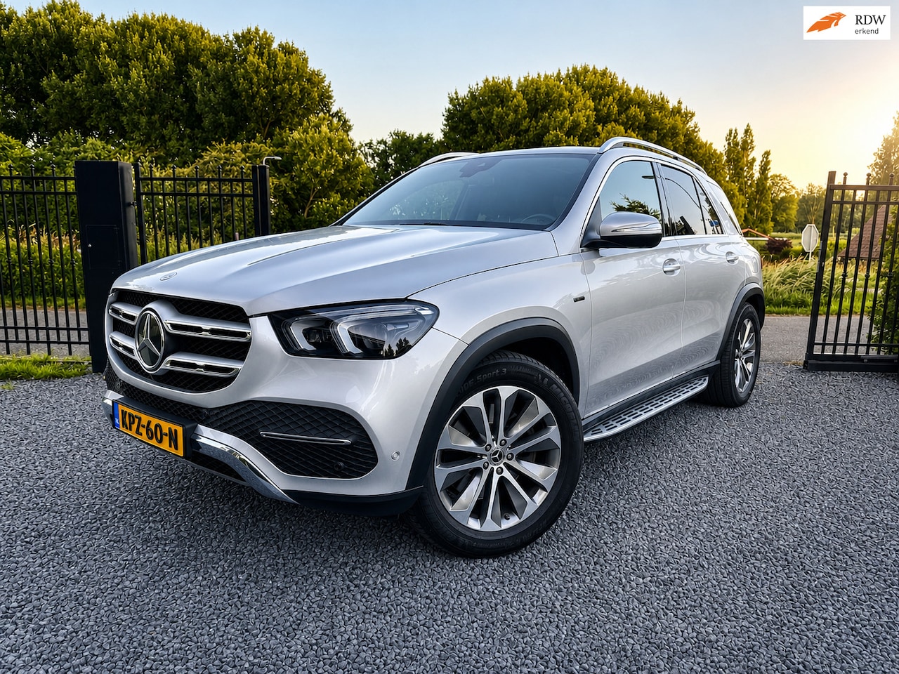Mercedes-Benz GLE-Klasse - 350 e 4MATIC Premium Plus / Panoramadak / Memory seats / Dealer onderhouden / BTW - AutoWereld.nl