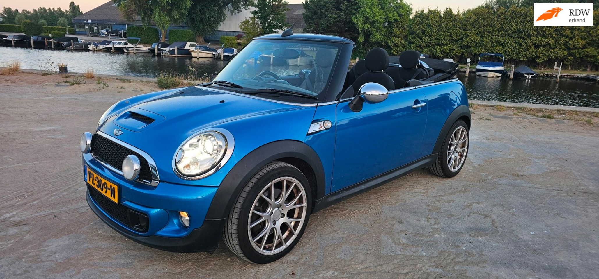 MINI Cabrio - 1.6 Cooper S Chili RHD!! - AutoWereld.nl