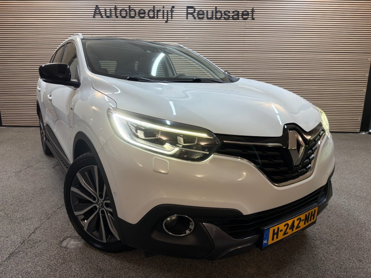 Renault Kadjar - 1.2 TCE Bose Clima Led Camera Panodak Trekhaak Incl 12Mnd Garantie - AutoWereld.nl