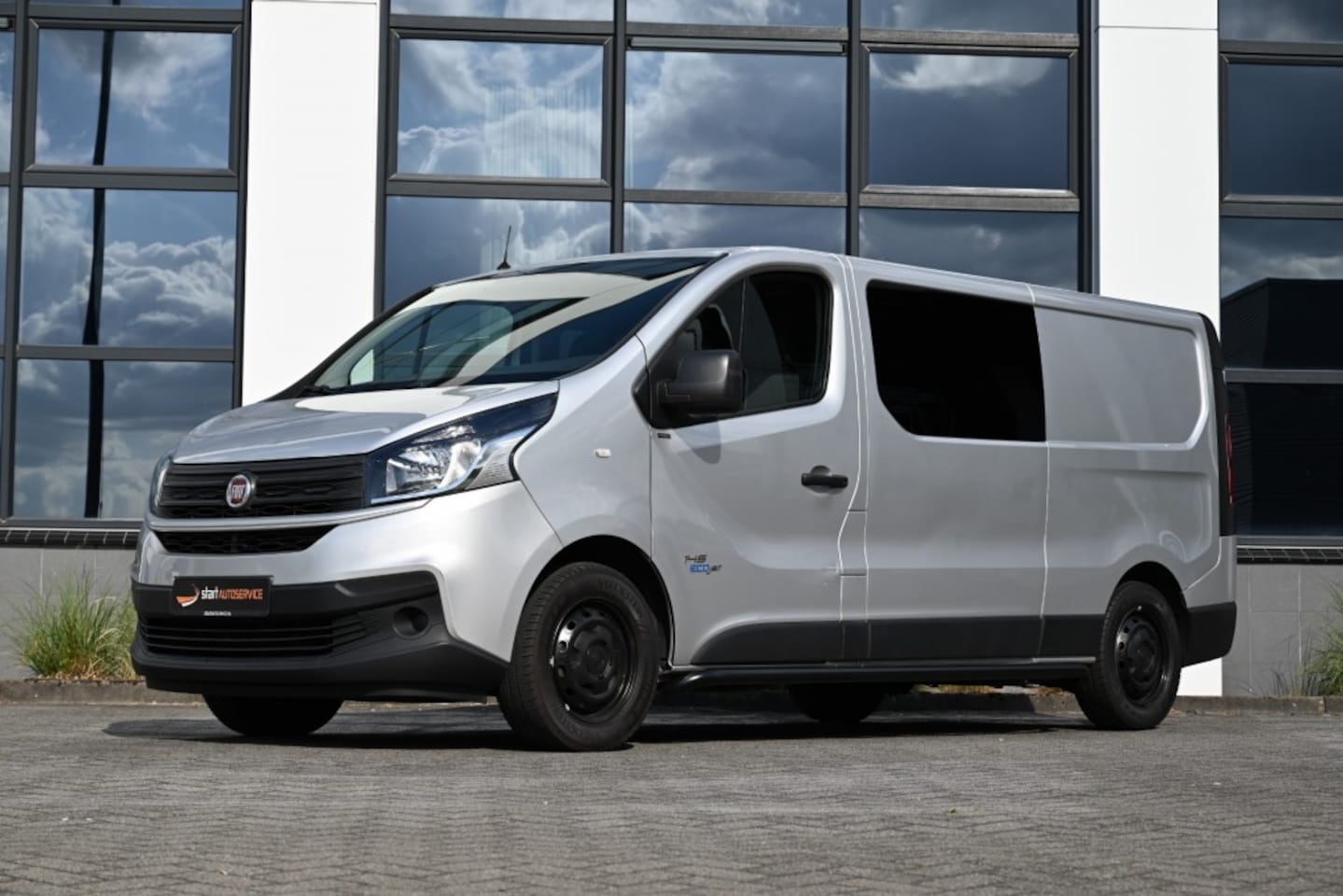 Renault Trafic - 2.0 L2H1 MultiJet 145 PK CarPlay 6 Persoons PDC Cruise Euro6 - AutoWereld.nl