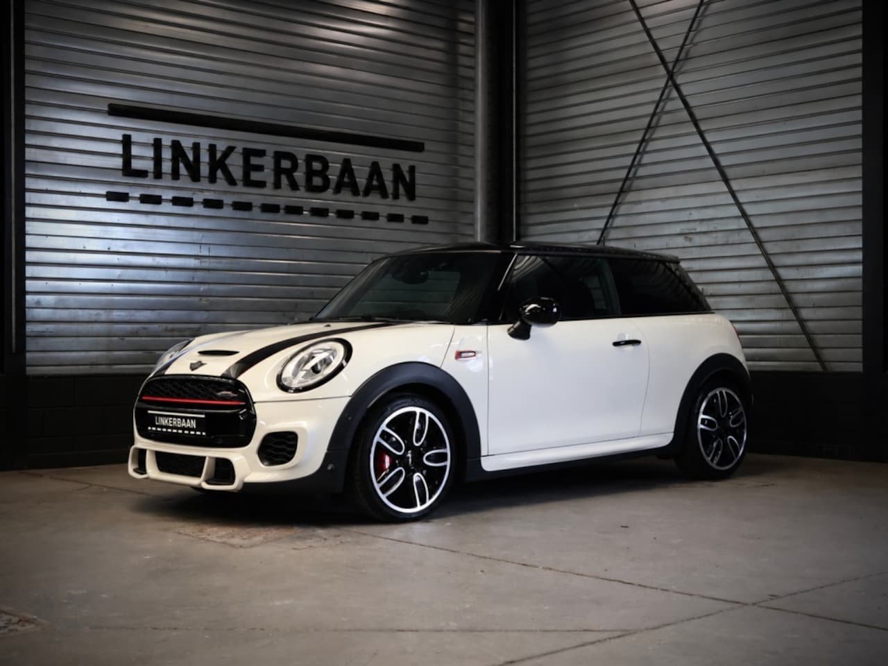 MINI John Cooper Works - 2.0 JCW 231pk | Chili | Panodak | Black Pack | ACC | Sportuitlaa - AutoWereld.nl