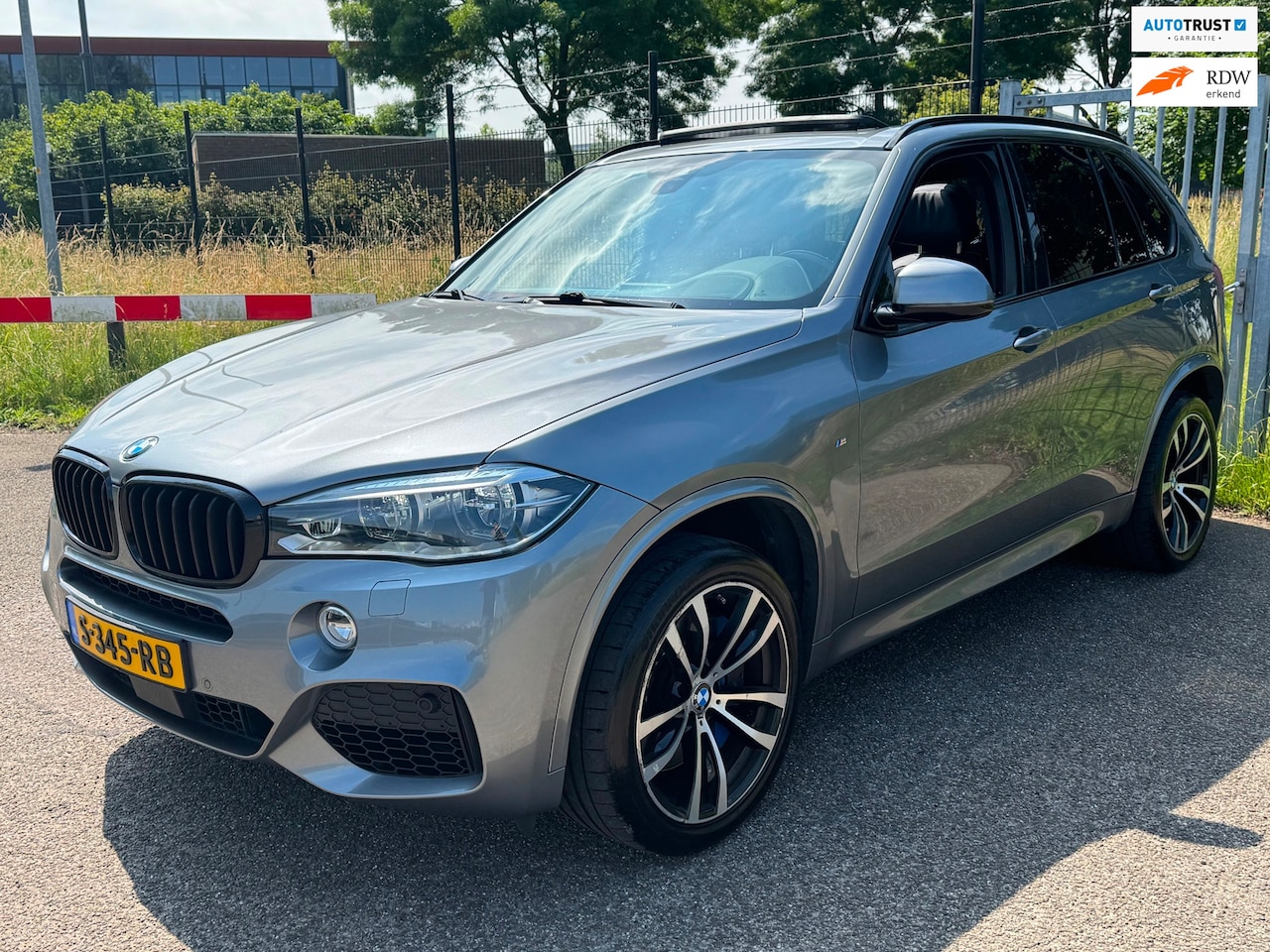 BMW X5 - XDrive 50i High Exe M-Sport Pano Comfortseats HuD LED - AutoWereld.nl