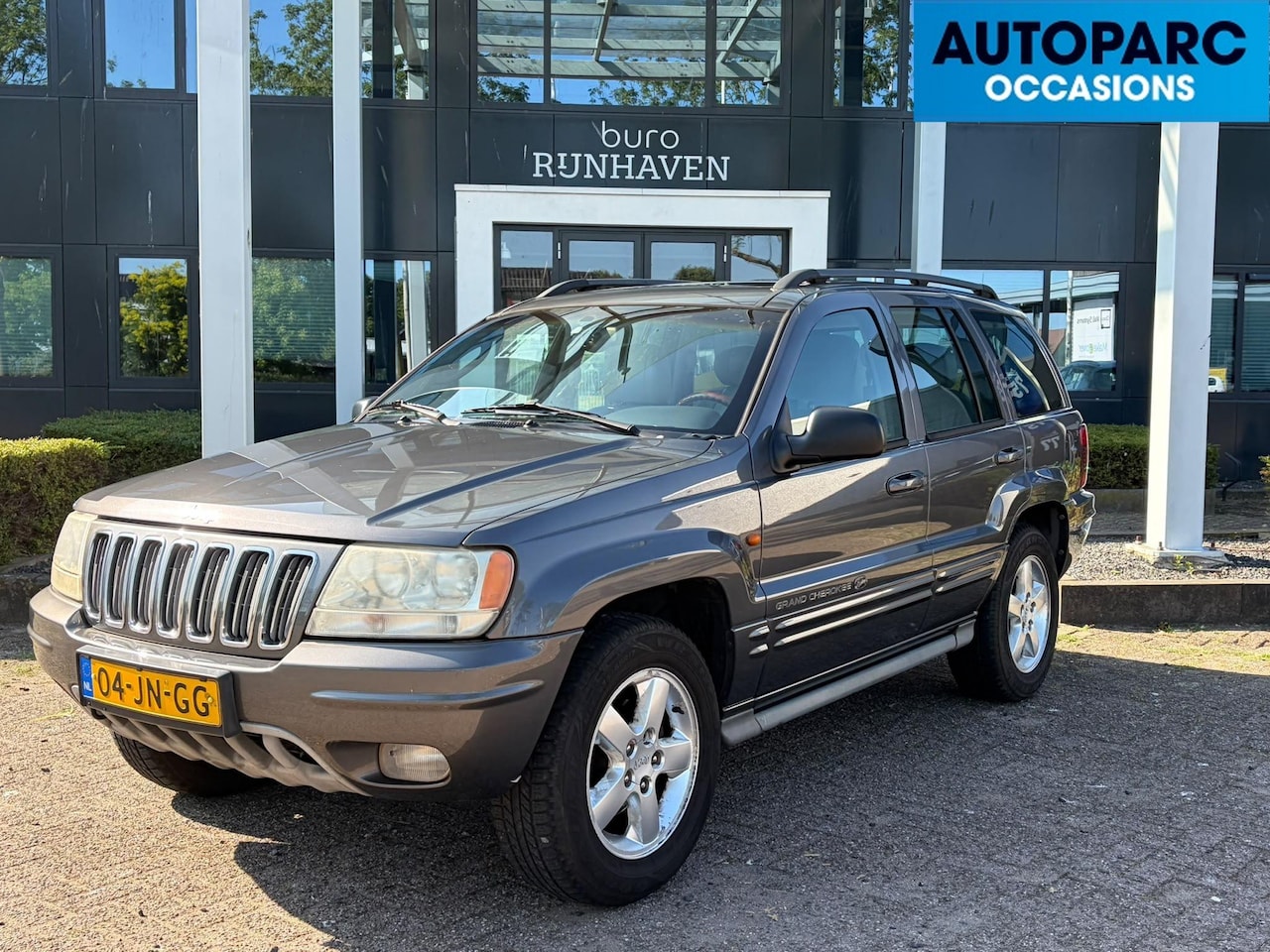 Jeep Grand Cherokee - 4.7i V8 Overland High Output 4.7i V8 Overland High Output , YOUNGTIMER, FULL OPTIONS, 4X4, LEDER, AIRCO, SCHUIFKANTELDA - AutoWereld.nl