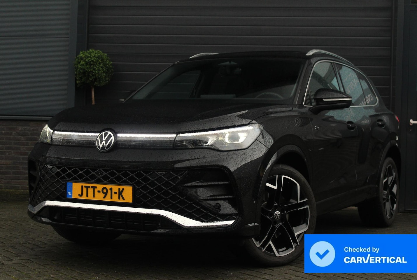 Volkswagen Tiguan - 2.0 TSI 4Motion R-line Elegance | Panoramadak | Trekhaak | HUD | ACC | DCC | 360 Camera | - AutoWereld.nl