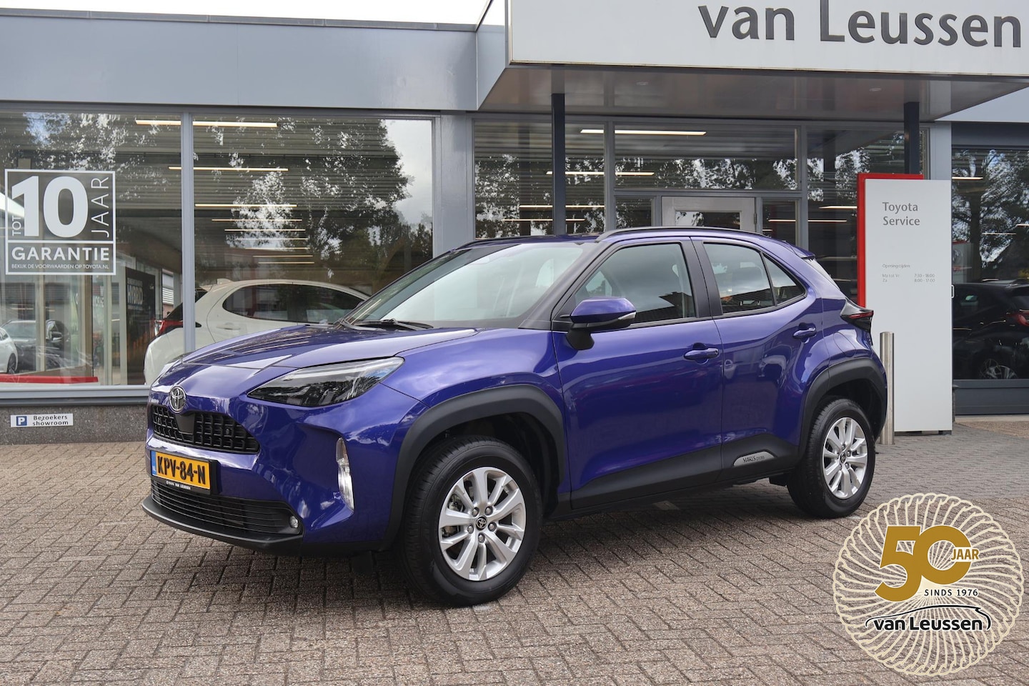 Toyota Yaris Cross - 1.5 HYBRID DODEHOEK STOEL-STUUR & RUITENWISSER VERW. AD-CRUSIE APPLE/ANDROID - AutoWereld.nl