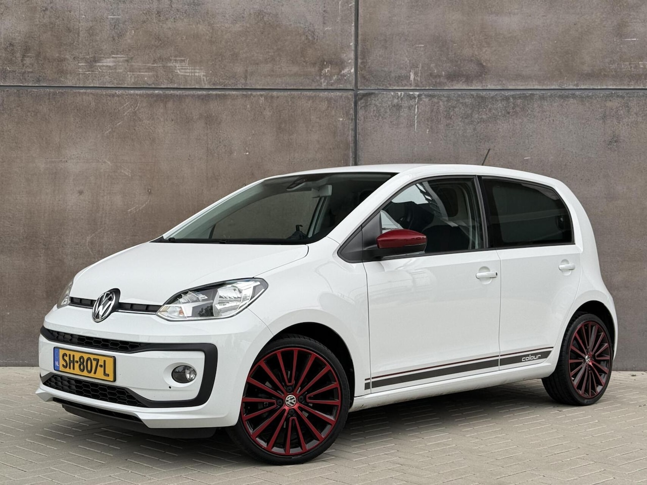 Volkswagen Up! - 1.0 BMT high up! Camera | Beats Audio | DAB+ | Parkeersensoren | Stoelverwarming | Dealer - AutoWereld.nl